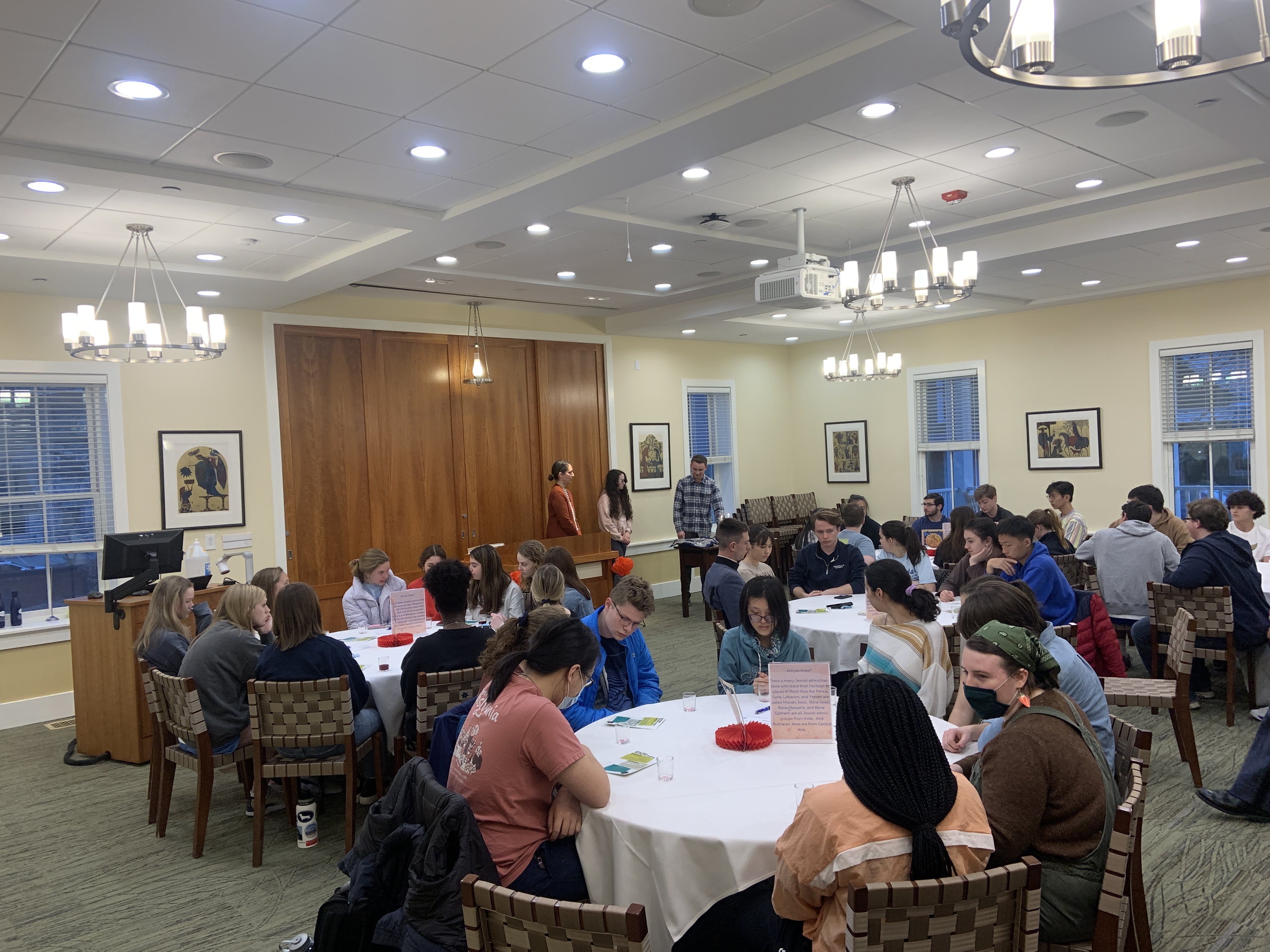 Students for a collaborative Shabbat with Pan-Asian Association for Cultural Exchange (PAACE).